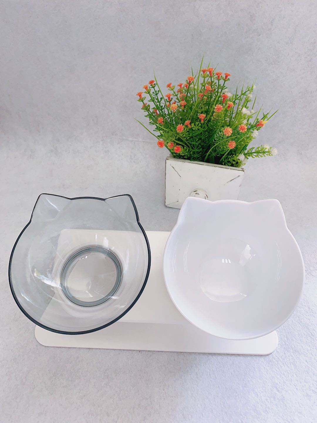 15° Tilted Cat Bowl – Comfortable & Healthy Feeding for Your Pet!